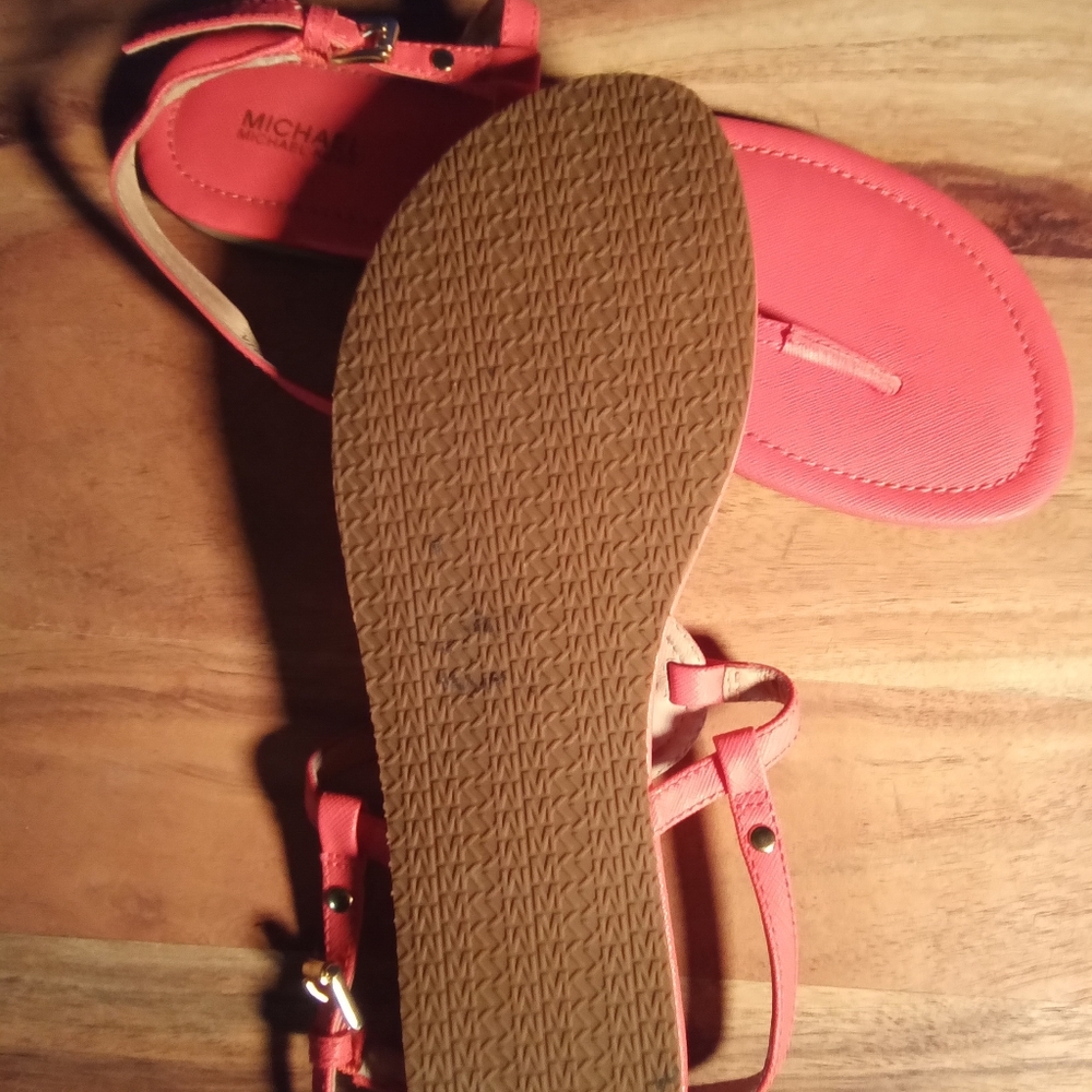 Michael Kors Pink leather with Gold Tone MK Logo Thong Sandals Sz. 9M-US, 39 EU - Picture 7 of 8